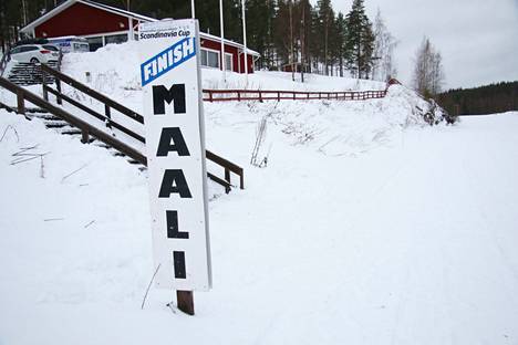 Lämpöasteet ja vesisade uhkaavat sunnuntaina 15.1. järjestettävien Keuruun 71. hiihtojen järjestämistä Keurusselän liikuntapuistossa.