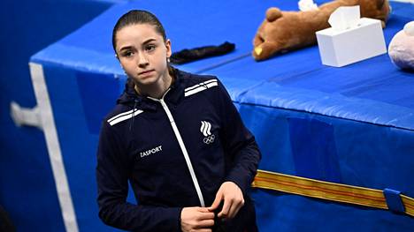 Kamila Valijeva saa kilpailla Pekingin olympialaisissa. Hänen dopingrikkomuksensa käsitellään kisojen jälkeen.