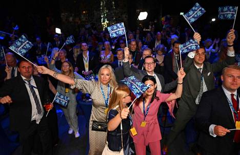 Ruotsidemokraatit juhlistivat vaalitulosta puolueen vaalivalvojaisissa lähellä Tukholmaa sijaitsevassa Nackassa. 