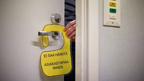 Selvitys Keski-Suomen kuntien yhteiselle sosiaaliasiamiehelle viime vuonna tulleista yhteydenotoista kertoo, että tyytymättömyys sosiaalipalvelujen toteuttamiseen ja sosiaalityöhön kunnissa on lisääntynyt edellisvuodesta.