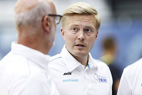 Lassi Tuovi siirtyy Henrik Dettmannin pitkään pitämälle Suomen päävalmentajan paikalle.