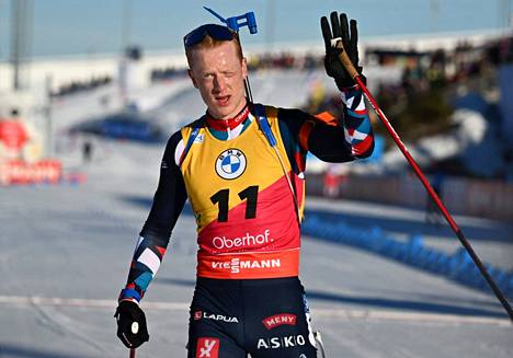 Norjan Johannes Thingnes Bö juhli ampumahiihdon MM-kultaa normaalimatkalla tiistaina.