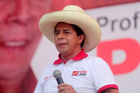 Perun syrjäytetty presidentti Pedro Castillo puhui kannattajilleen maan pääkaupungissa Limassa toukokuussa 2021.