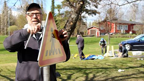 Juhani Rikkonen toivoo, että liikennepuistossa ajettaisiin sääntöjen mukaan ja tarvittaessa valvoja puuttuisi asiattomuuksiin, jotta kaikilla olisi turvallista ajaa puistossa.