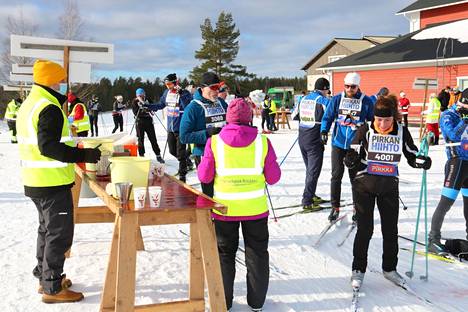 Tämän vuoden Pirkan Hiihdon keskuspaikkana toimii Jämi. Täysi 90 kilometrin klassikkoreitti Niinisalosta Teivoon kutistui 70 kilometrin Kangas-Pirkkaan Hämeenkankaan maisemissa.