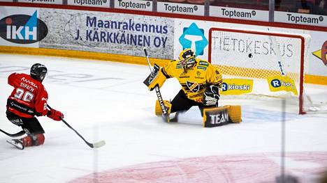 KalPan paidassa Eero Kilpeläinen lannisti monesti myös Ässät. Viime syksynä hän joutui kuitenkin kokemaan Derek Barachin neljän maalin illan. 