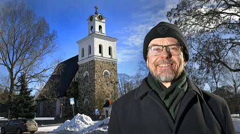 Tapio Koivukari valmistui teologian maisteriksi vuonna 1987, mutta papin töitä hän ei ole tehnyt.