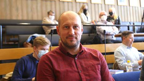 SDP:n kansanedustajaehdokas Joni Kumlander kysyy mielipidekirjoituksessaan, miksi opiskelijoiden tuloraja on olemassa.
