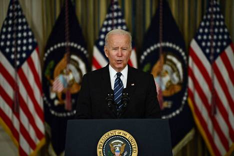 Presidentti Joe Bidenin ajamalla lakipaketilla kunnostetaan Yhdysvaltain rapistuvaa liikenneverkkoa ja tietoliikenneyhteyksiä ja luodaan samalla työpaikkoja. 