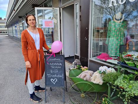 Johanna Rotikon sisustus- ja lifestylemyymälä Roosaliini avasi ovensa Marttilankadulla huhtikuun lopulla. Vastaanotto on yrittäjän mukaan ollut hyvä.