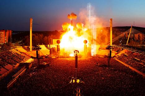 Rammsteinilla on ensi kesänä kaksi konserttia Suomessa. Kuva on otettu Ratinan stadionilla 9.8.2019. Yhtyeellä oli Tampereella kaksi loppuunmyytyä keikkaa.