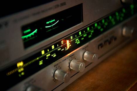 Yli 55-vuotiaiden audion kuuntelusta peräti 95 prosenttia oli radion kuuntelua.