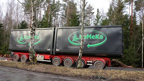 Kumeko Group Oy:n palveluihin kuuluvat monipuoliset metsäpalvelut kuten puukauppa- ja metsänhoitopalvelut, kierrätys- ja kiertotalouspalvelut, jätehuoltopalvelut sekä satama-, operaattori- ja huolintapalvelut.