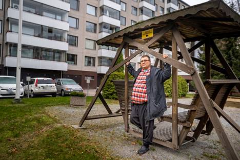 Jukka Nieminen on asunut Satamakatu 6:ssa ensin lapsena ja nyt toiseen otteeseen aikuisena parikymmentä vuotta. Hänen mukaansa Blockfestin aikaan pihalle kokoontuu ”kokonainen leiri”. 