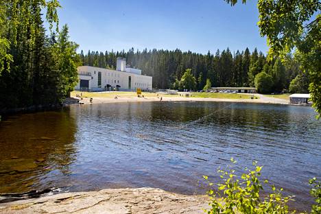 Kaupinojan ranta on yksi niistä Tampereen uimarannoista, joilla on havaittu runsaasti sinilevää kuluvan viikon aikana. Torstaina 30. kesäkuuta levää ei kuitenkaan ollut havaittavissa ainakaan silmämääräisesti. 