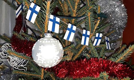 Monesta suomalaisesta kodista joulukuusi kannetaan ulos Nuutin päivänä (13.1.).