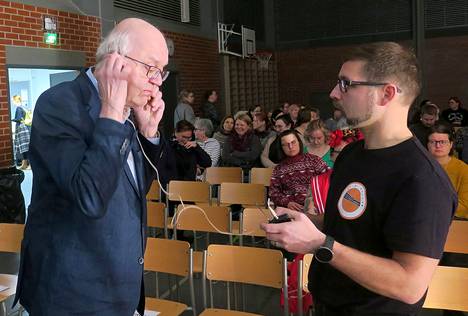 Jari Sinkkosen toivotti Lappiin tervetulleeksi Lapin koulun vanhempainyhdistyksen puheenjohtaja Juha Into.