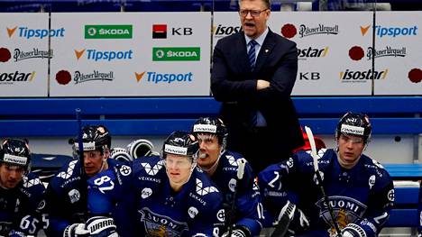Päävalmentaja Jukka Jalonen kuvattuna Suomen ja Itävallan välisen ottelun aikana lauantaina.