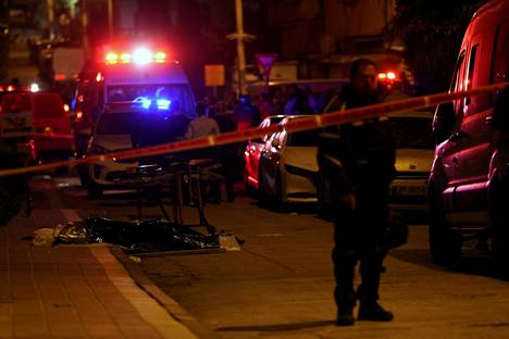 Viisi ihmistä kuoli ampumisessa lähellä Tel Avivin kaupunkia 29. maaliskuuta 2022.