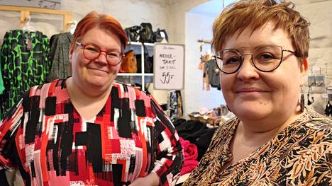 Tiltaltti Shopin yrittäjät Taija Santamäki ja Nina Tikkanen aikovat toistaiseksi pysyä Kamanan liiketilassa Keuruun seurakunnan vuokralaisena.