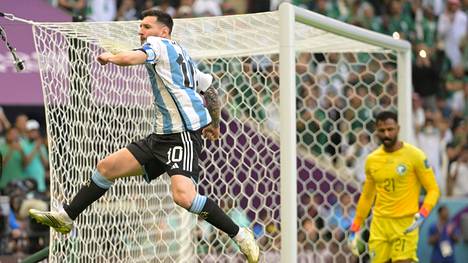 Maailman parhaaksi jalkapalloilijaksi sanottu argentiinalainen Lionel Messi on Saudi-Arabian turismin mainoskasvo. Saudi-Arabia hakee vuoden 2030 kisoja yhdessä Egyptin ja Kreikan kanssa. Myös Argentiina hakee yhdessä Chilen, Paraguayn ja Uruguayn kanssa samoja kisoja.