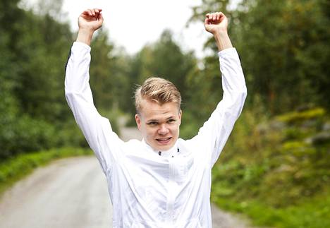20-vuotias Helander nappasi ensimmäisen SM-kultansa. Kuva on otettu Petäjäveden kotitiellä.