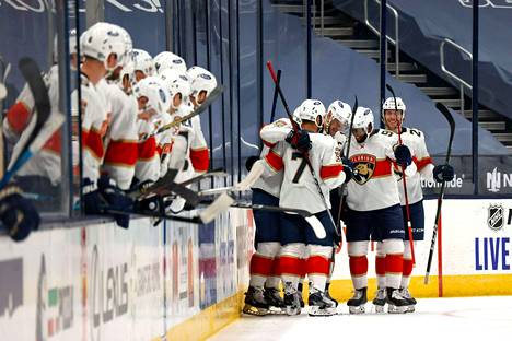 Jääkiekon NHL:ssä Florida Panthersin Aleksander Barkov ratkaisi pelin jatkoajalla lauantaina 24. huhtikuuta. Joukkue kuvattiin tammikuussa, jolloin sitä vastassa oli Columbus Blue Jackets.