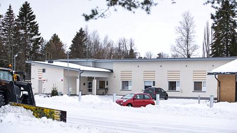 Esperi Hoivakoti Aurinkoniitty avattiin kesäkuussa 2014. Paikkoja hoivakodissa on 17 ikäihmiselle. Tältä hoivakodin edustalla näytti 9. helmikuuta. 