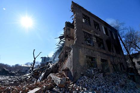 Ohjusiskussa tuhoutunut kenkätehdas Dniprossa Ukrainassa 12. maaliskuuta. 