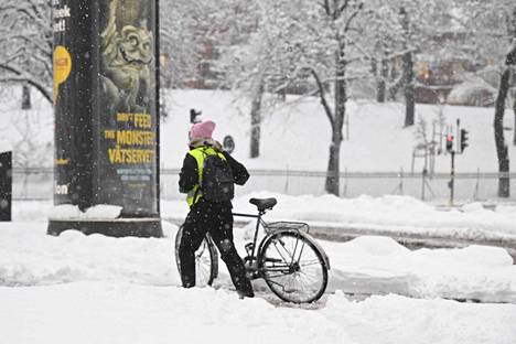 Sademäärä on kasvanut Ruotsissa viimeisen sadan vuoden aikana. Se liittyy erityisesti syksyn ja talven sademäärien kasvuun. Tukholmassa satoi runsaasti lunta maanantaina 21. marraskuuta 2022.