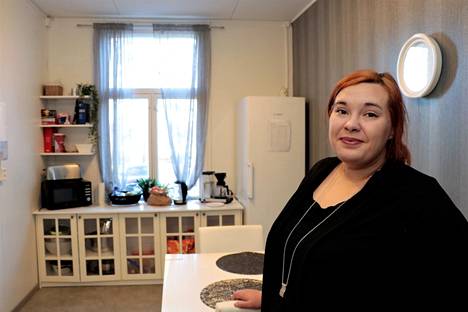 Toipparin toimintayksikön johtaja Outi Koivumäki on uusiin tiloihin tyytyväinen, sillä tilaa on paljon. Koivumäki on ollut Koskenkylän lastensuojelulaitoksessa töissä sen perustamisesta asti eli vuodesta 2019. 