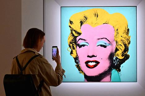 Andy Warholin ikoninen Marilyn Monroeta esittävä teos on myyty huutokaupassa New Yorkissa.