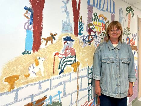 Satapsykiatrian lastenosaston seinämaalaukset ovat kuvittaja, kirjailija Marika Maijalan käsialaa. Satasairaalan S-rakennuksen taideohjelman punaisena lankana on ollut myötätuntoinen katse.