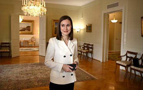 Pääministeri Sanna Marin valmistautui Ylen Radio Suomen pääministerin haastattelutuntiin Kesärannassa Helsingissä 24. lokakuuta 2021.