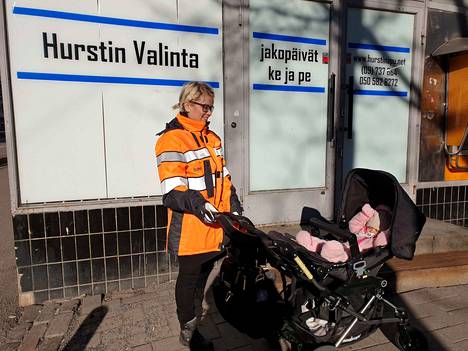Helsingissä Sini Hursti jatkaa isoisänsä Veikko Hurstin ja isänsä Heikki Hurstin työtä vähävaraisten kaupunkilaisten auttamiseksi.