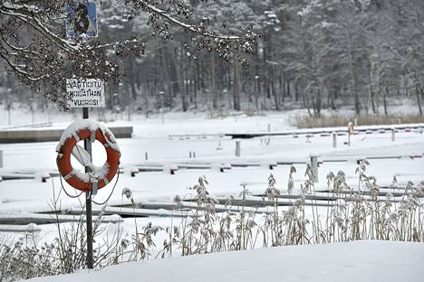 Tammikuussa viranomaiset pelastivat useita jäihin vajonneita eri puolella Suomea. Arkistokuva: Juha Sinisalo 