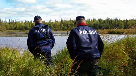 Vesilintujen metsästyskausi alkaa viikonloppuna, ja Sisä-Suomen poliisi valvoo kauden alkamista erätarkastajan kanssa.