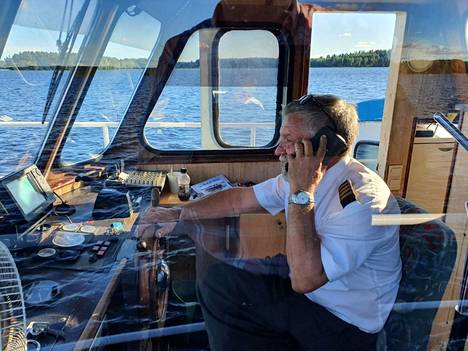 Laivaa ohjaava kapteeni Markku Kukkula ei voinut perjantaina palata yksityisristeilyllä olevalla laivalla takaisin Ikaalisten Laivarannan satamaan turvallisuussyistä. 