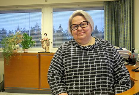 Leena Tuomikoski luotsaa Finnchainia Rauman Koillisväylän varrelta sijaitsevasta toimistosta.