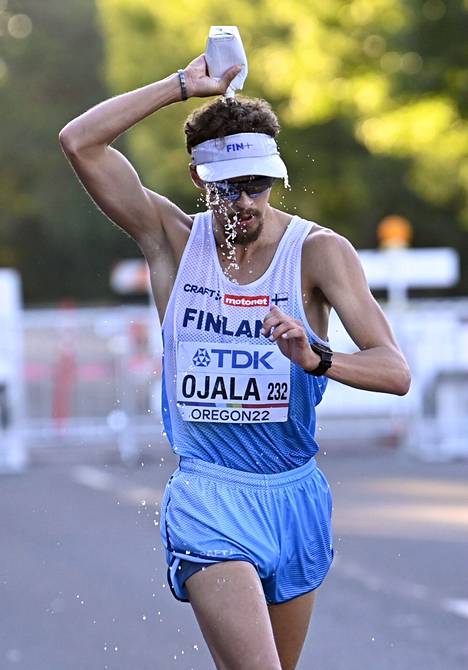 Aleksi Ojala urakoi MM-kisoissa sijat 13 ja 20.