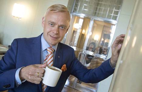 Kokoomuksen kansanedustaja Timo Heinonen sanoi, että luulisi hallituksen olevan huolissaan, kun sen omat virkamiehetkään eivät enää siihen luota.