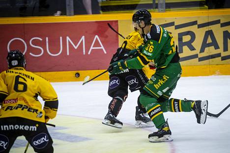 Nikolai Hakala (36) pelasi kauden ensimmäisen harjoitusottelunsa Ilves-paidassa nelosketjun sentterinä.
