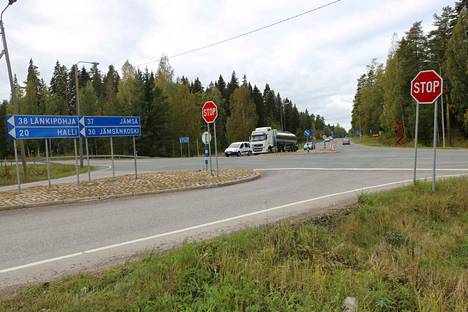 Mustanlahden kiertoliittymän, Juholan kevyen liikenteen väylän ja  Vuorentien sillan purkamisen suunnittelu etenee - Uutiset - KMV-lehti