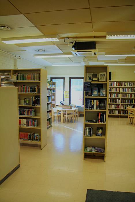 Merimaskun kirjasto sijaitsee samassa rakennuksessa Merimaskun koulun kanssa. 