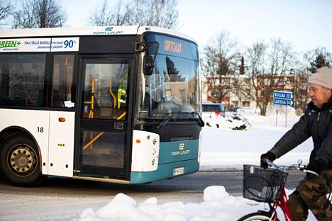 Porin Linjojen bussilla pääsee kotiseuturetkelle vaikkapa Noormarkun maisemiin.