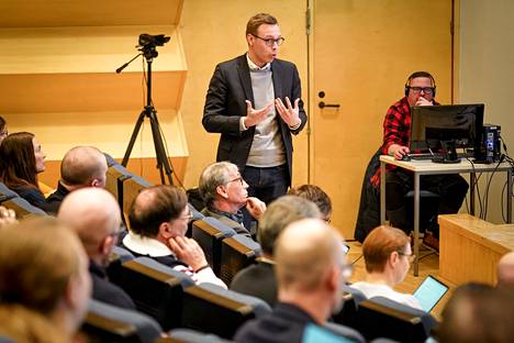 Kansanedustaja Matias Marttinen kiitteli puheenvuorossaan myös Rauman seudun muita kansanedustajia uutteruudesta opettajankoulutuksen säilyttämisessä.