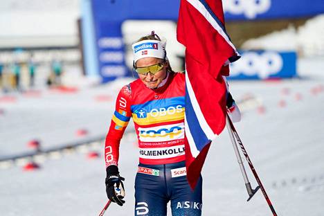 Therese Johaug kyynelehti viime viikonloppuna 30 kilometrin voittajana. Hätäisimmät saivat sen käsityksen, että se oli hiihtotähden viimeinen kisa.
