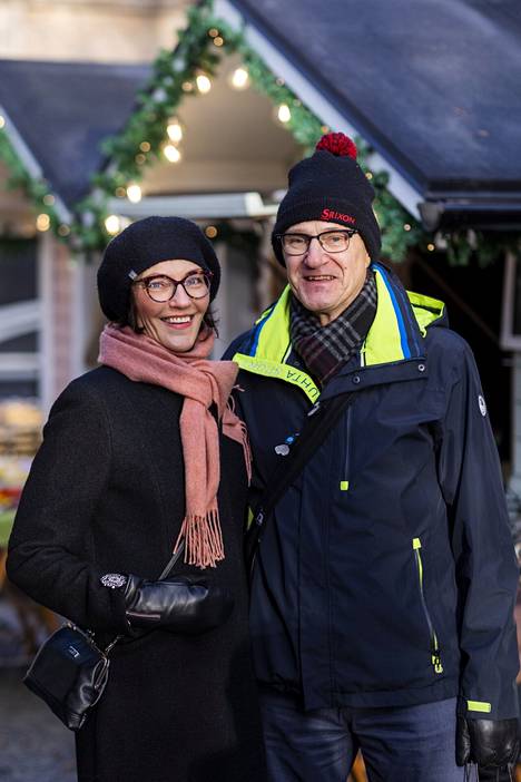 Jämsénin pariskunta Päivi ja Heikki ovat Keravalta. He kävivät Tallipihalla ensimmäisen kerran viime vuonna ja ihastuivat. ”On jäänyt hyvä kuva Tampereesta. Aina kun pohtii mihin lähteä, pitää lähteä Tampereelle”, Heikki Jämsén sanoo.