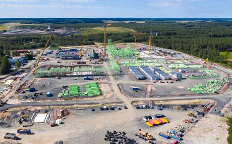 BASF rakentaa akkumateriaalitehdastaan Harjavallan suurteollisuusalueen kylkeen. Kuva on elokuulta 2020.