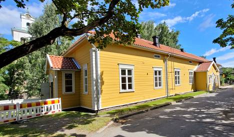 Rauman kaupungin omistuksessa olevaa vanha opistoa on kunnostettu usean vuoden aikana. Nyt vuorossa on länsipäädyn Orvokki -sali. Itäpään Markku -sali kunnostettiin kesällä 2021.